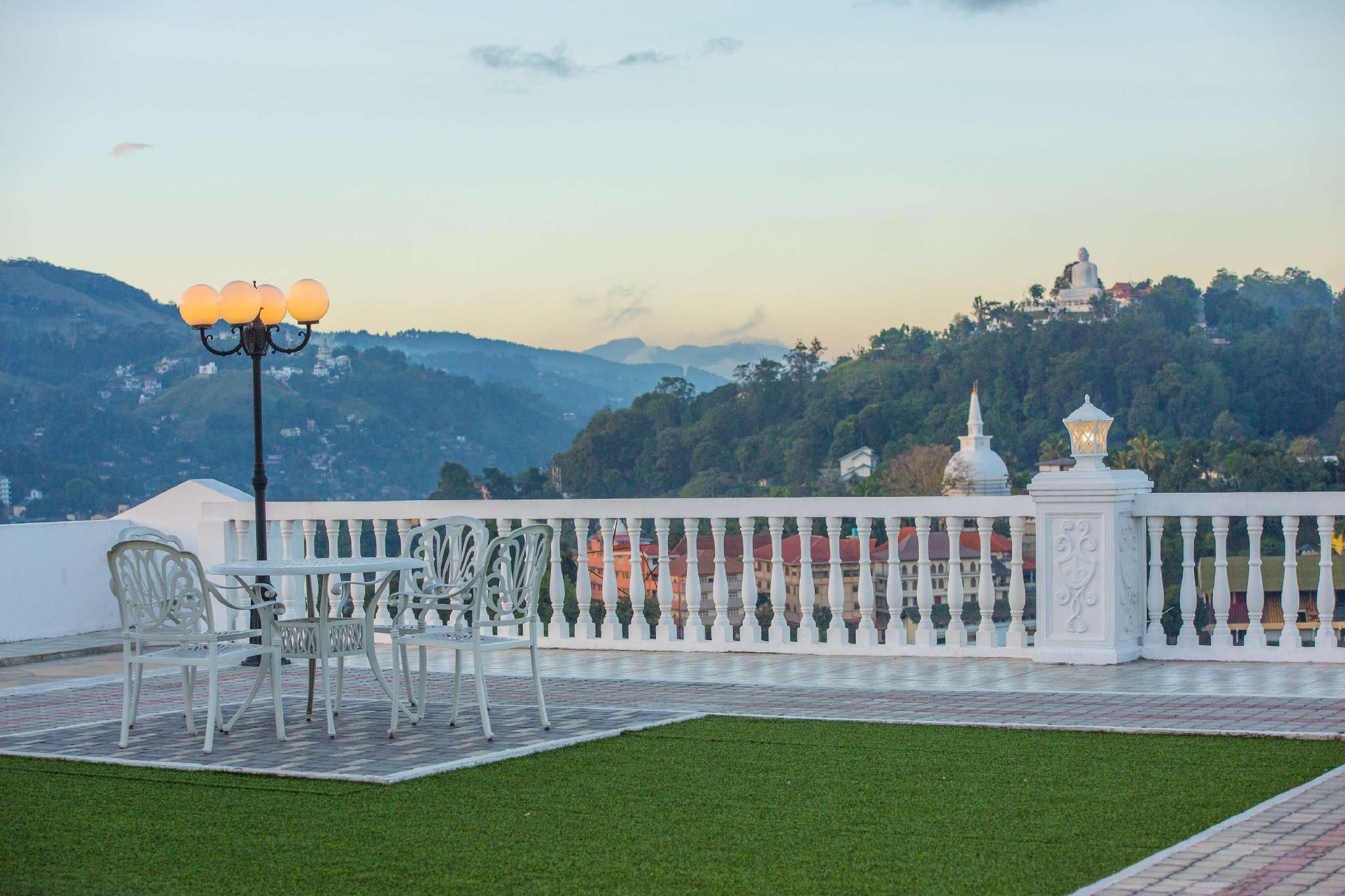 The Grand Kandyan Exterior photo