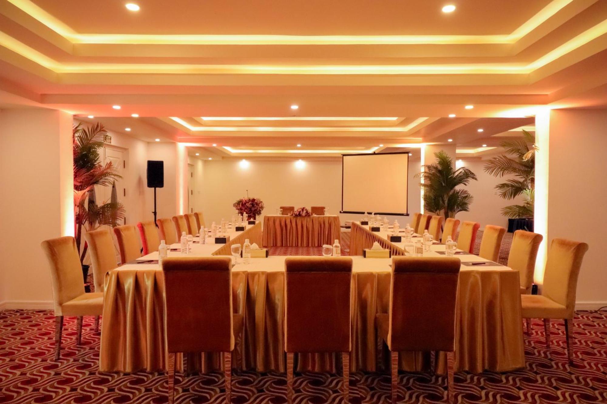 The Grand Kandyan Exterior photo