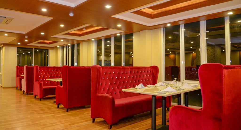 The Grand Kandyan Exterior photo